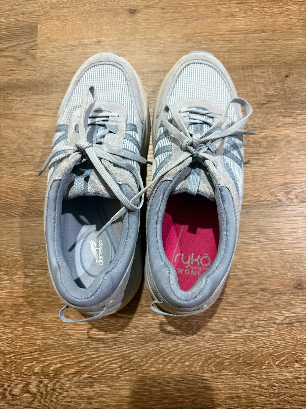 Dansko Poppy Women’s Sneaker Sky Blue Suede Size 40 (US 9.5-10)